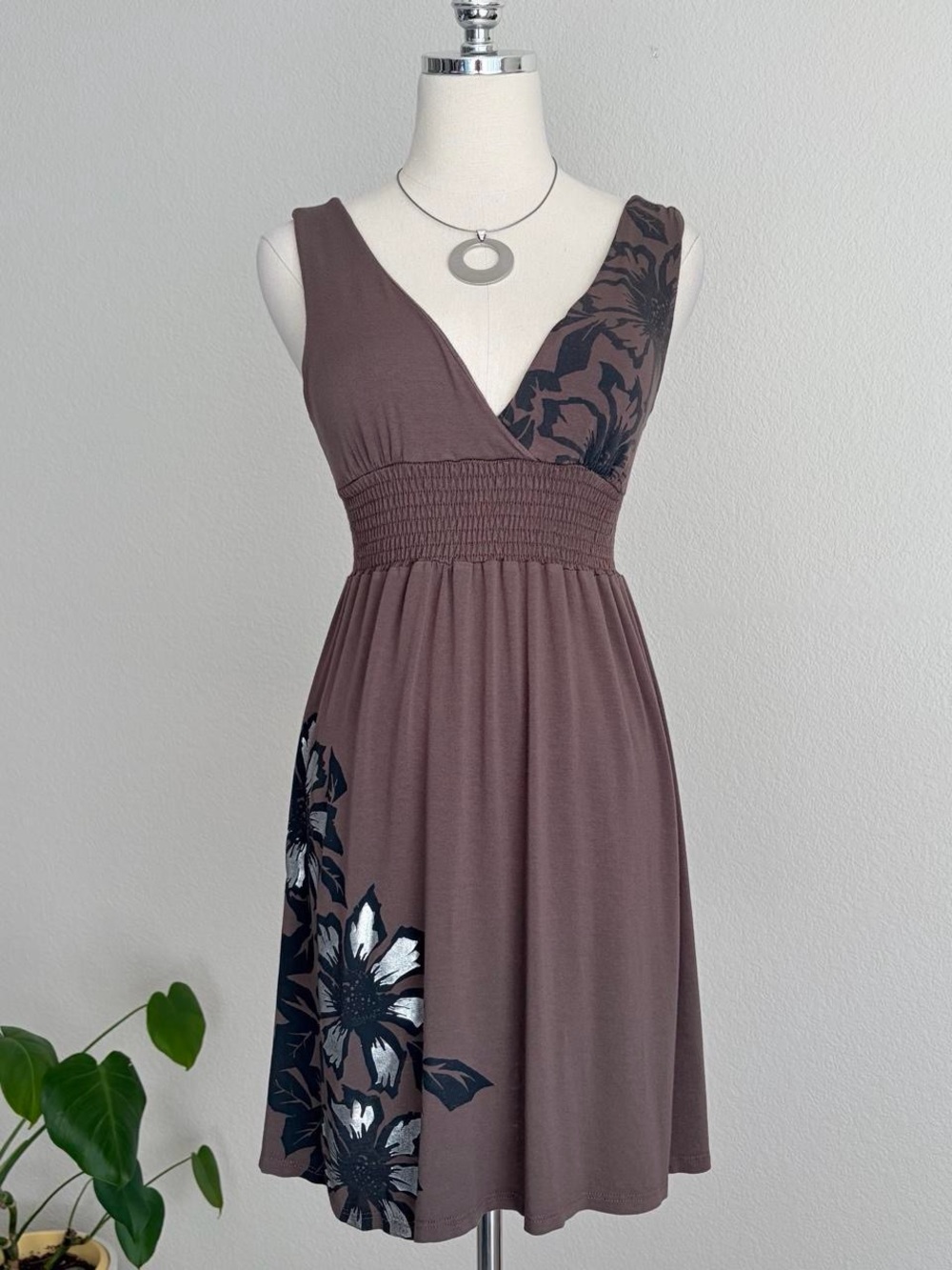 2000s Sleeveless V-Neck Brown Floral Empire-Waist Dress